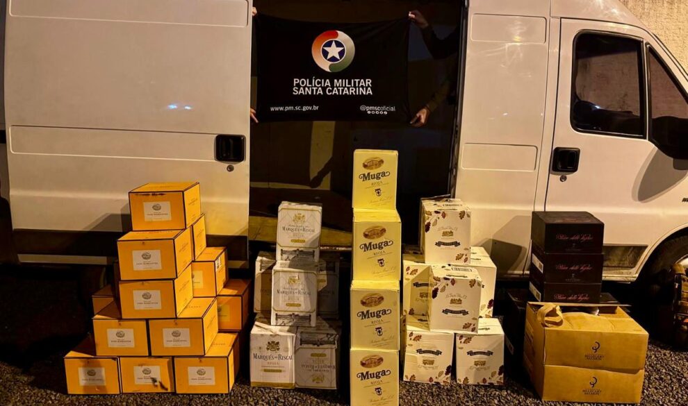 pm apreende bebidas estrangeiras e prende motorista por descaminho em cocal do sul whatsapp image 2026 02 09 at 06.45.27 e1770661836618