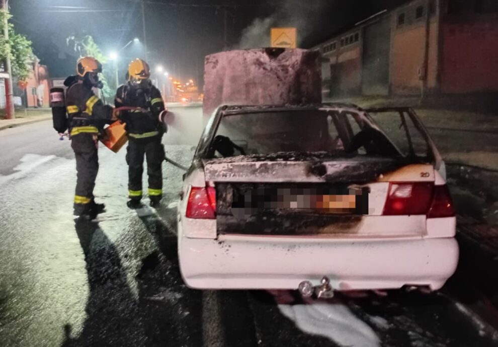 carro e destruido por incendio no centro de cocal do sul whatsapp image 2026 03 19 at 01.43.40 e1773927704982