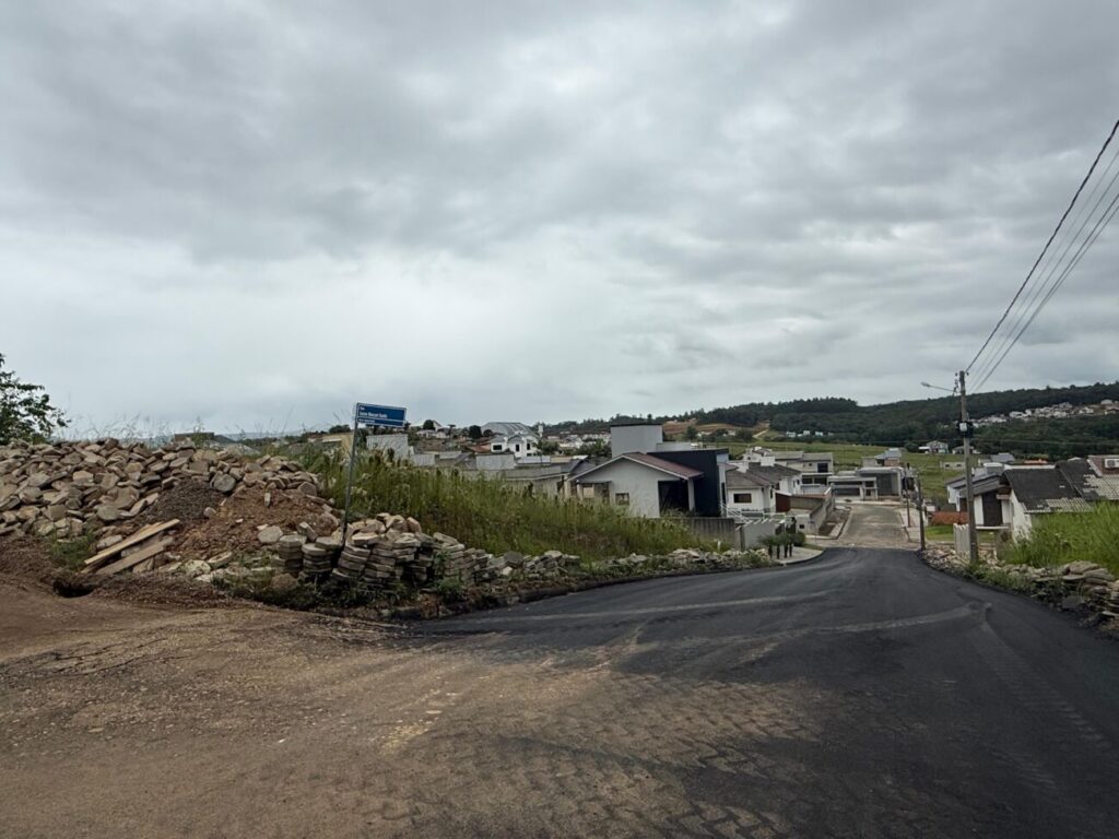 obras avancam em tres frentes e ampliam pavimentacao em cocal do sul obras nas ruas salute maccari guollo e lidia guollo bortolatto