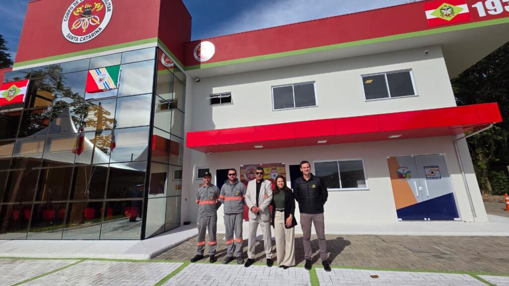 coopercocal e homenageada por contribuicao na construcao do quartel dos bombeiros inauguracao bombeiros por ana paula nesi 1