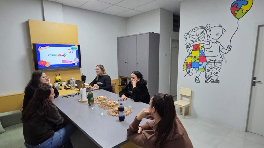 projeto do centro coopercocal inclusiva ajuda familias a encontrarem novos caminhos para a comunicacao comunica inclusiva divulgacao 2