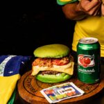 una birra pub entra no clima da copa com hamburgueres tematicos chopp promocional e transmissao dos jogos do brasil ddddddd