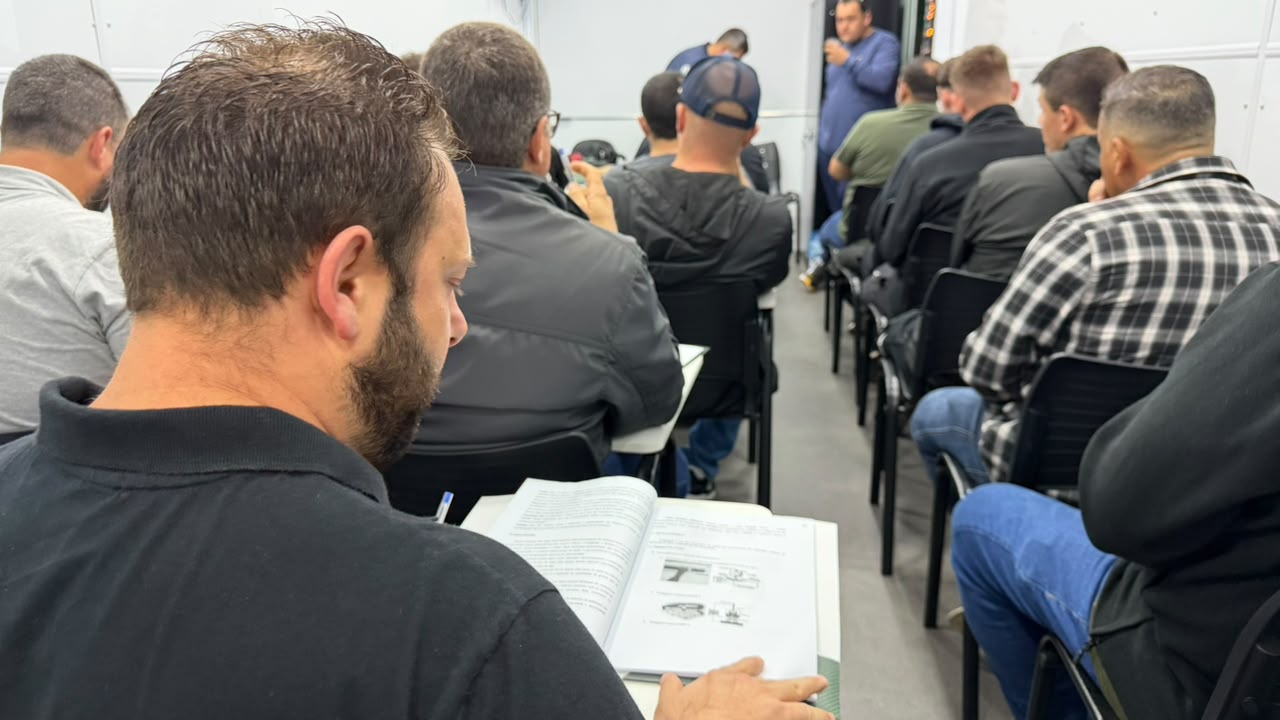 cocal do sul recebe a primeira unidade movel da satc com curso de solda e oficinas de robotica cocal do sul recebe a primeira unidade movel da satc com curso de solda e oficinas de robotica3 2