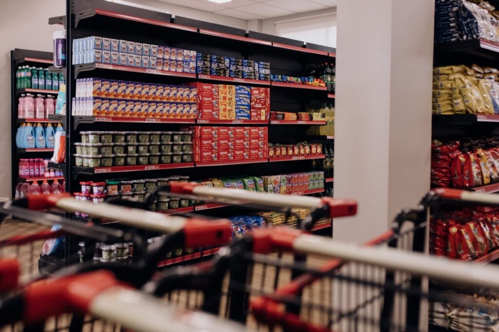 mercado solidario transforma doacoes em escolhas e devolve dignidade a familias em criciuma mercado solidario abba pai church3