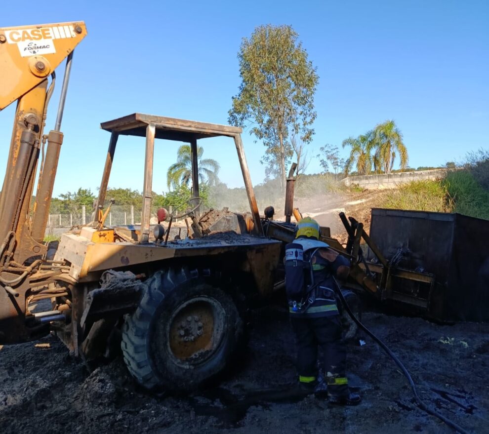 patrola pega fogo em fabrica de paletes em cocal do sul img 20260709 wa0026