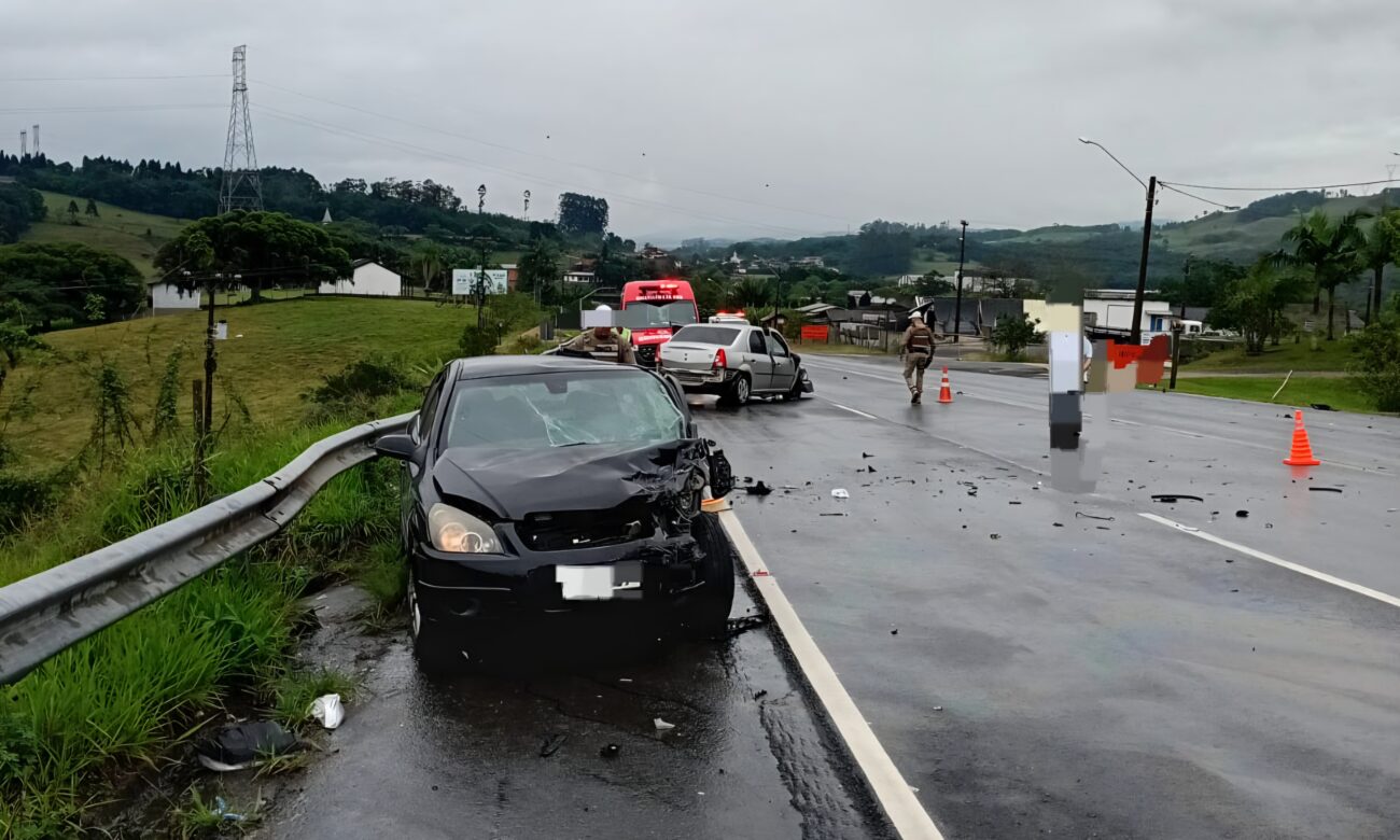 colisao frontal deixa tres pessoas feridas na sc 108 em cocal do sul img 20260830 wa0003 1