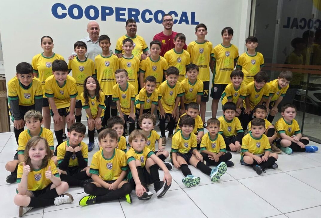 coopercocal entrega uniformes e celebra crescimento da escolinha de futebol suico uniforme escoinhas cooper por ana paula nesi 2 e1786030960781