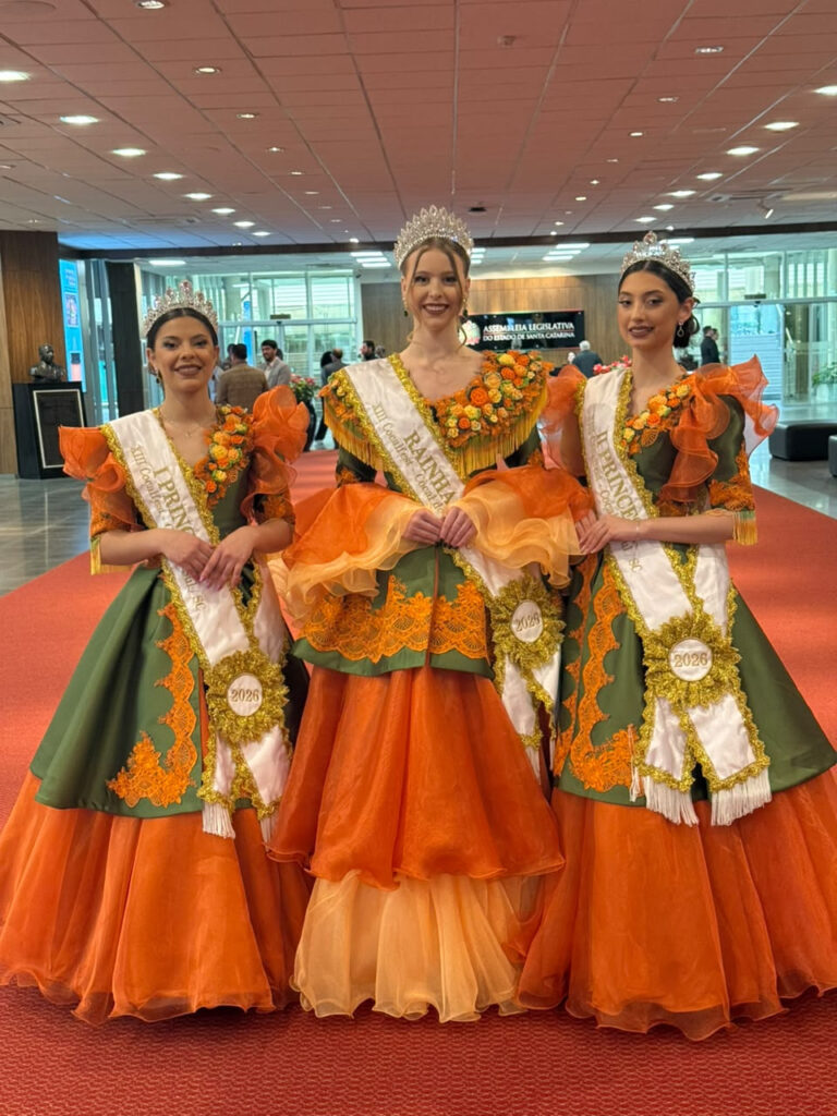 da renda ao croche vestidos da corte da cocalfest ganham destaque pelos detalhes da renda ao croche vestidos da corte da cocalfest ganham destaque pelos detalhes3