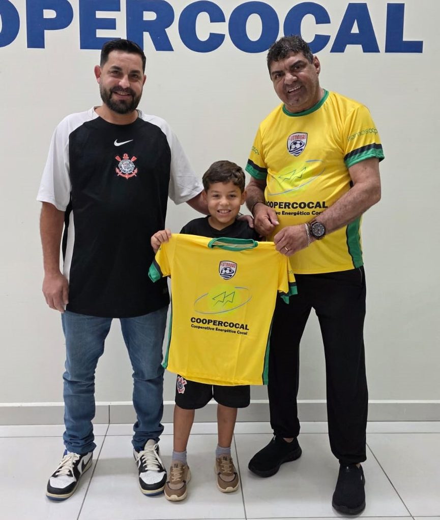 escolinha de futebol suico da coopercocal amplia horarios e abre nova turma as tercas feiras luiz e jefferson escolinha cooper divulgacao 2 865x1024 escolinha de futebol suico da coopercocal amplia ho