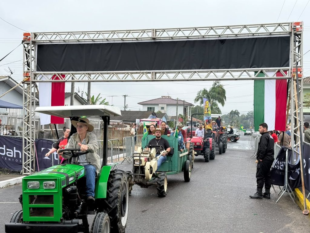 cocalfest chega ao fim apos reunir milhares de pessoas em quatro dias cocalfest leva 63 tratores e 80 caminhoes as ruas em homenagem a colonos e caminhoneiros3 1024x768 cocalfest chega ao fim apos reu