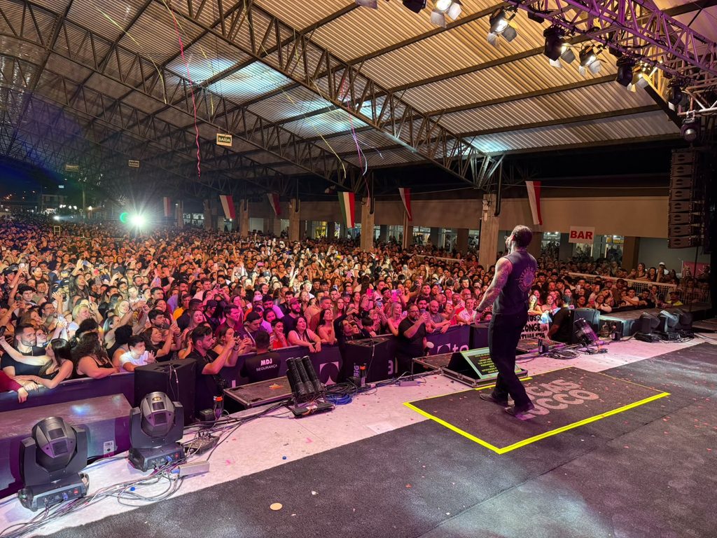 cocalfest chega ao fim apos reunir milhares de pessoas em quatro dias lucas lucco embala multidao na cocalfest em noite de aniversario do municipio4 1024x768 cocalfest chega ao fim apos reunir milhare