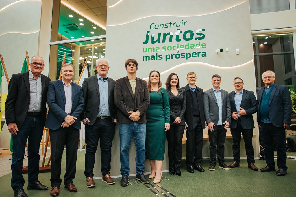 com arquitetura inspirada na cidade sicredi sul sc inaugura primeira agencia em laguna chegada ao municipio amplia a presenca da cooperativa e fortalece conexao com a comunidade local 1024x683 com arq