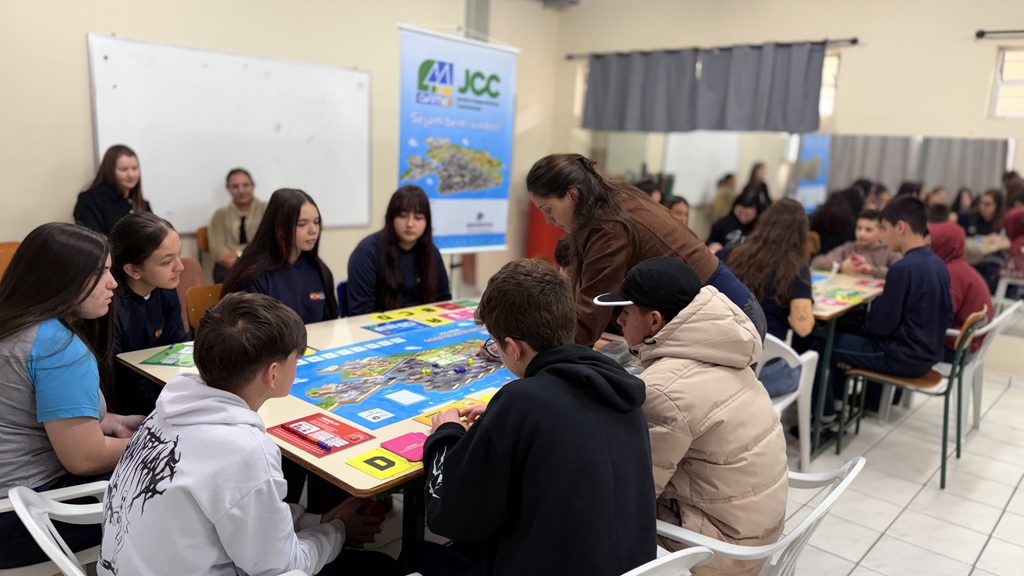 coopercocal leva programa jovens cooperativistas para dentro das escolas em novo formato de games jcc game francisca por kele alves 1 1024x576 coopercocal leva programa jovens cooperativistas para den