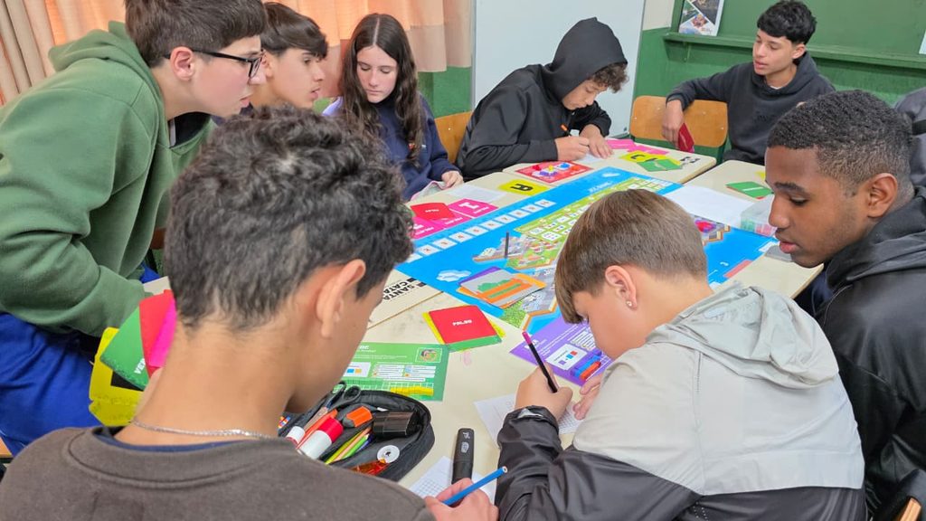 coopercocal leva programa jovens cooperativistas para dentro das escolas em novo formato de games jcc game schuler por ana paula nesi 6 1024x576 coopercocal leva programa jovens cooperativistas para d