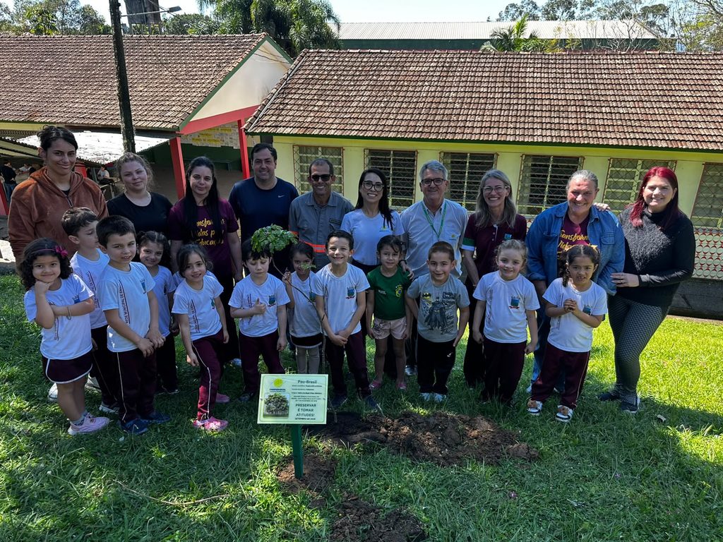 coopercocal realiza plantio de pau brasil em escolas e praca plantio de arvores coopercocal 2026 por kele alves 7 1024x768 coopercocal realiza plantio de pau brasil em escolas e praca plantio de arvor