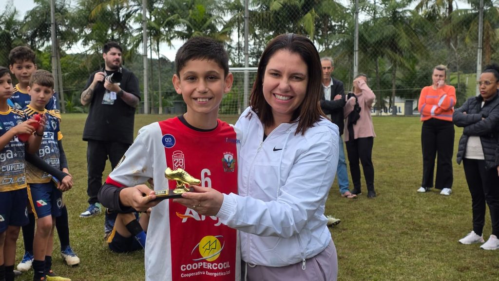 coopercocalfutmouro conquista titulo nas duas categorias do festival de escolinhas em cocal do sul festival escolinhas masc. 2026 por ana paula nesi 6 1024x576 coopercocalfutmouro conquista titulo nas