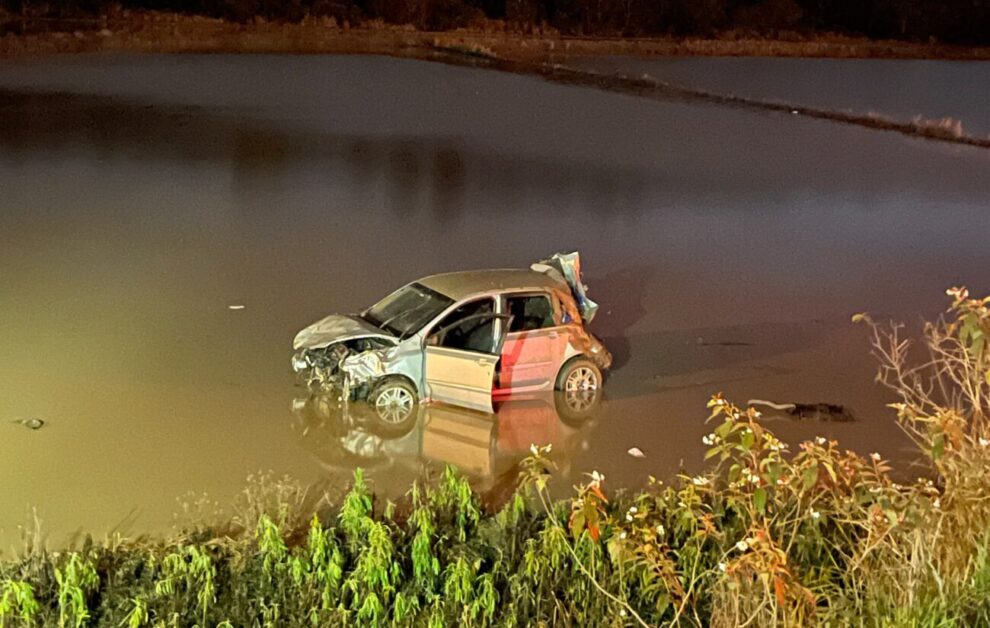 homem fica ferido apos veiculo sair da pista e cair em arrozal em cocal do sul img 20260912 wa0002
