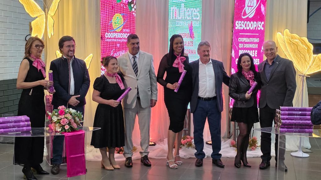 programa mulheres cooperativistas forma 39 mulheres em noite de celebracao na coopercocal formatura 2026 mulheres cooperativistas por ana paula nesi 11 1024x576 programa mulheres cooperativistas forma