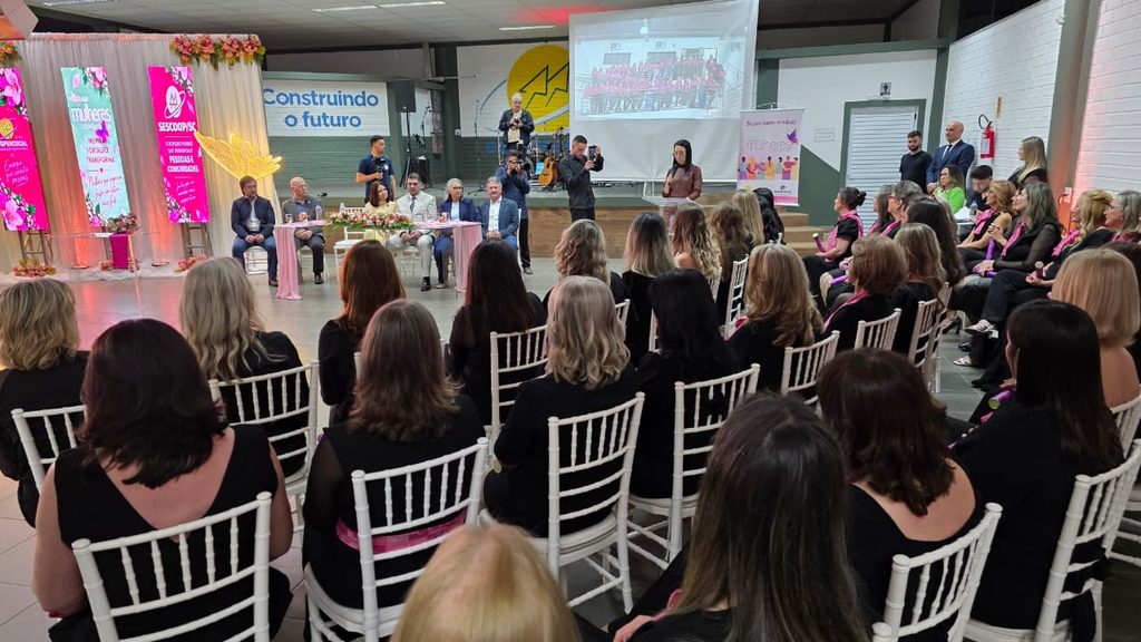 programa mulheres cooperativistas forma 39 mulheres em noite de celebracao na coopercocal formatura 2026 mulheres cooperativistas por ana paula nesi 16 1024x576 programa mulheres cooperativistas forma