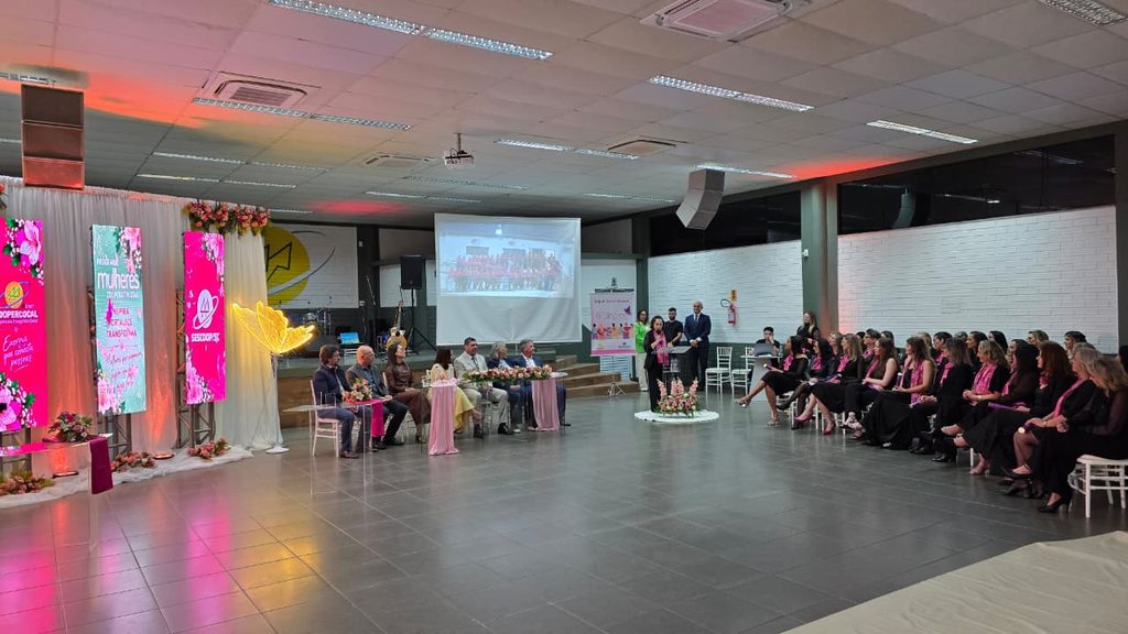 programa mulheres cooperativistas forma 39 mulheres em noite de celebracao na coopercocal formatura 2026 mulheres cooperativistas por ana paula nesi 18 1024x576 programa mulheres cooperativistas forma