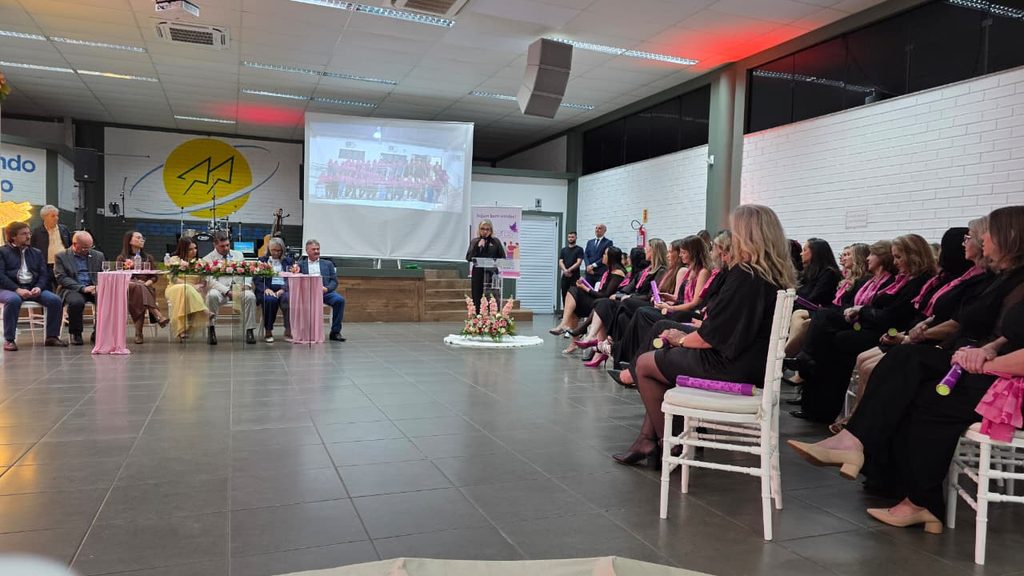 programa mulheres cooperativistas forma 39 mulheres em noite de celebracao na coopercocal formatura 2026 mulheres cooperativistas por ana paula nesi 20 1024x576 programa mulheres cooperativistas forma
