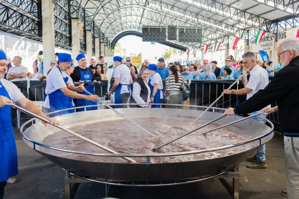 vai comecar cocalfest tera minestra com panela de tres metros e 300 quilos de arroz e feijao cocalfest entra na contagem regressiva com panela de tres metros e 300 quilos de arroz e feijao4