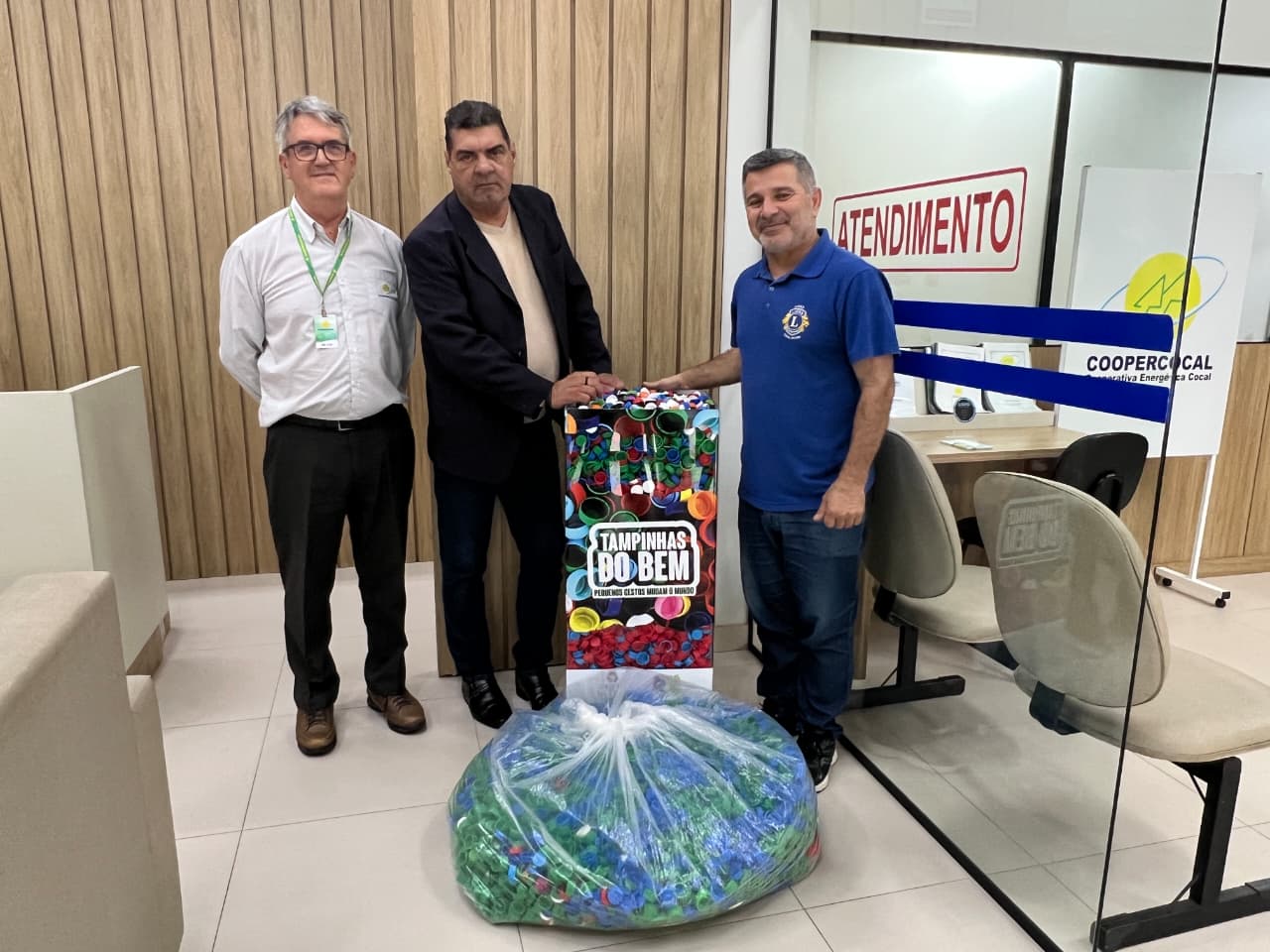 35kg de tampinhas arrecadadas pela coopercocal ganham novo destino nas maos do lions clube doacao tampinhas do bem lions por danylla zanette 1
