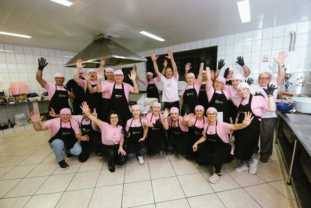 7o jantar dancante das amigas do peito reuniu a comunidade em uma noite de alegria e solidariedade jantar amigas 2026 divulgacao 1 1024x683 7o jantar dancante das amigas do peito reuniu a comunidade e