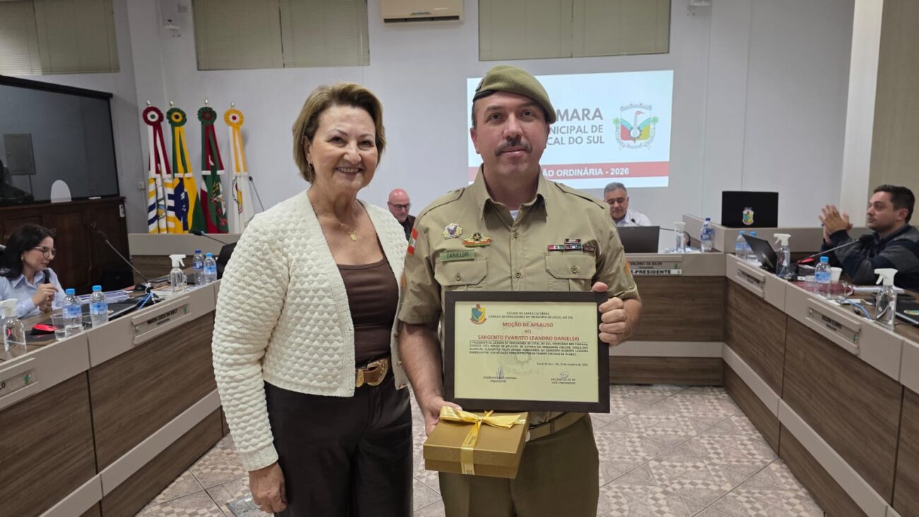 camara homenageia sargento danielski por 15 anos de atuacao no proerd em cocal do sul mocao proerd danielski por ana paula nesi 1