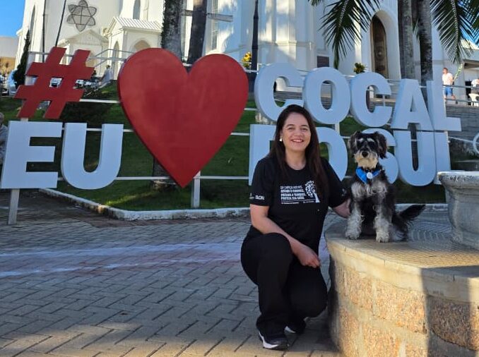 com o mascote lyon medica de cocal do sul e finalista de premio nacional de boas praticas na medicina whatsapp image 2026 10 06 at 13.51.51 1 e1791305607153