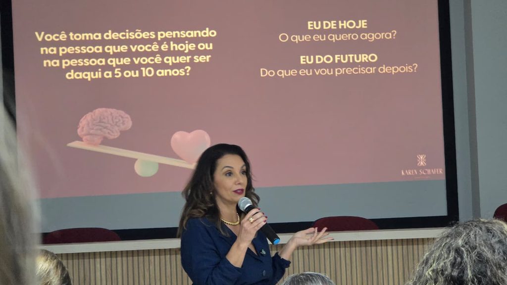 escola do legislativo leva conhecimento sobre financas e construcao de patrimonio a comunidade escola do legislativo financeira karen por ana paula nesi 3 1024x576 escola do legislativo leva conhecime