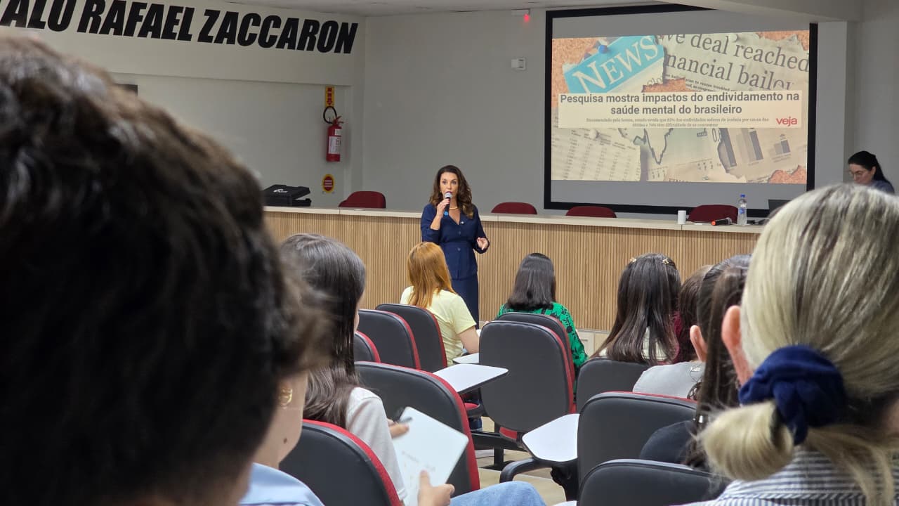 escola do legislativo leva conhecimento sobre financas e construcao de patrimonio a comunidade escola do legislativo financeira karen por ana paula nesi 4