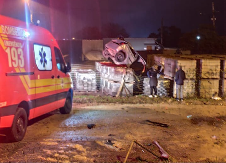 jovem fica ferido apos carro capotar e sair da pista na sc 108 em cocal do sul img 20261012 wa0009