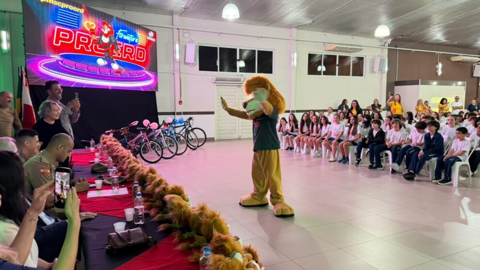 mais de 200 alunos celebram formatura do proerd em cocal do sul mais de 200 alunos celebram formatura do proerd em cocal do sul2